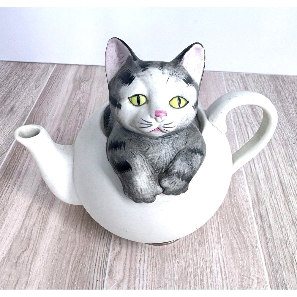 Vintage Musical Cat Teapot Made In Taiwan‎ ROC Gray Tabby Kitty Music Box